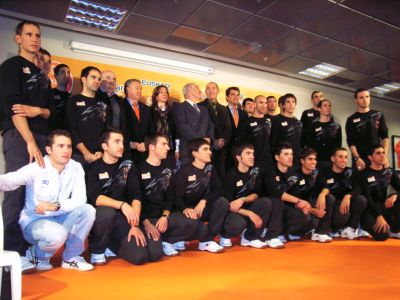 El Euskaltel Euskadi se presenta en Derio